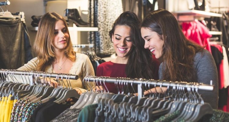 Understanding Buyer Behavior in the Decoration Market
